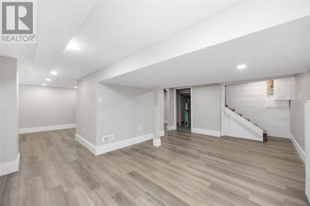 Photo 22 of 290 Cromwell Street, Sarnia ON