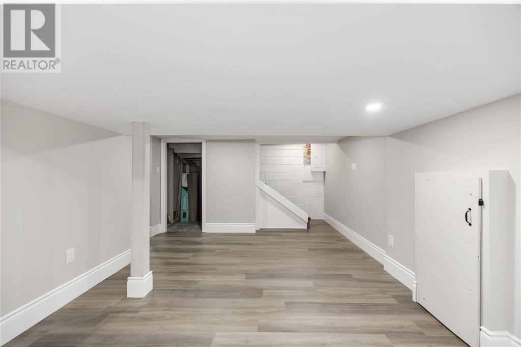 Photo 23 of 290 Cromwell Street, Sarnia ON