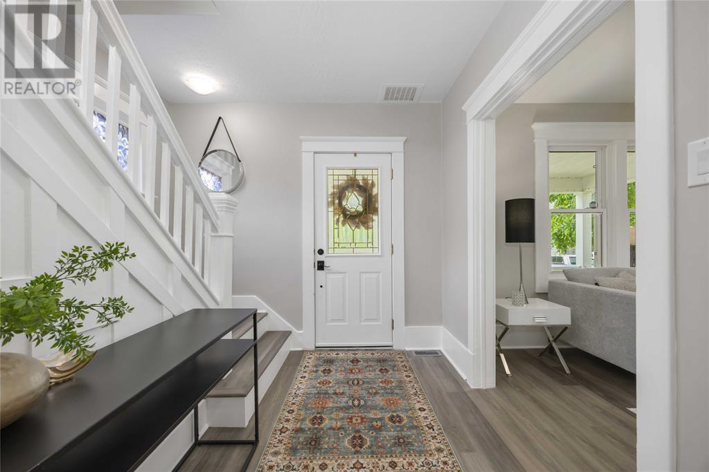 Photo 3 of 290 Cromwell Street, Sarnia ON
