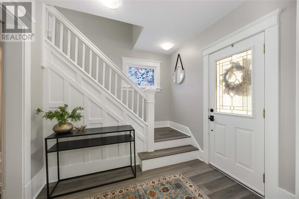 Photo 5 of 290 Cromwell Street, Sarnia ON