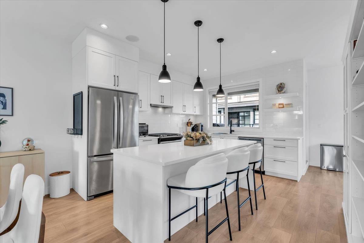 Photo 10 of 30 7127 193 A Street, Surrey BC