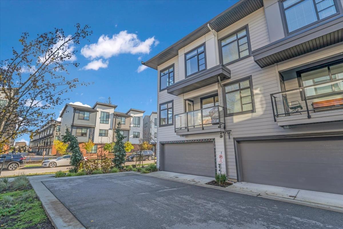 Photo 6 of 30 7127 193 A Street, Surrey BC