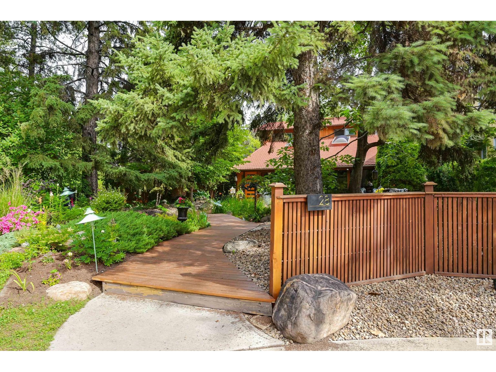 Photo 8 of 14228 Ravine Dr Nw, Edmonton AB