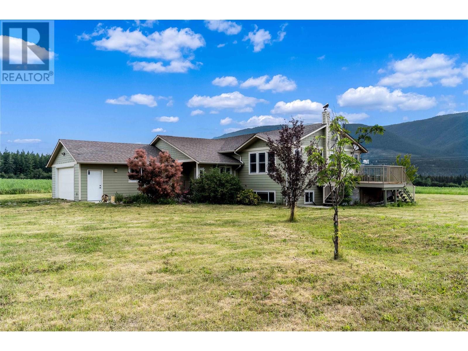  624 Tappen Valley Road, Tappen