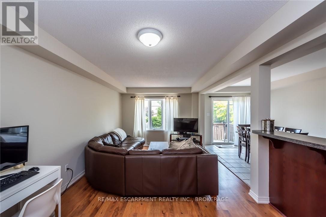 Photo 33 of 34 Elderberry Avenue, Grimsby ON