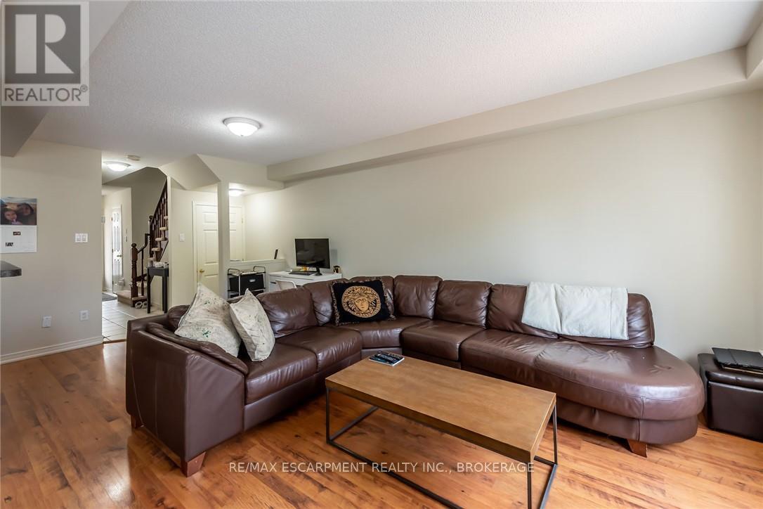 Photo 5 of 34 Elderberry Avenue, Grimsby ON