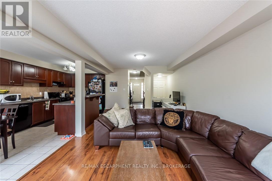 Photo 40 of 34 Elderberry Avenue, Grimsby ON