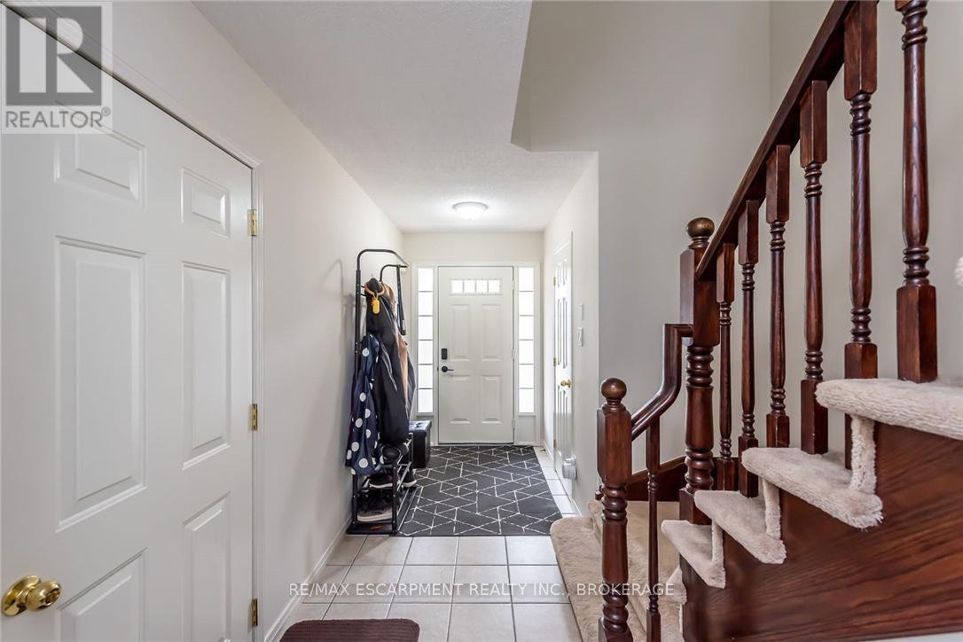 Photo 21 of 34 Elderberry Avenue, Grimsby ON