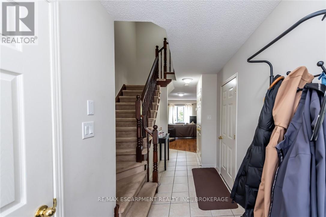 Photo 11 of 34 Elderberry Avenue, Grimsby ON