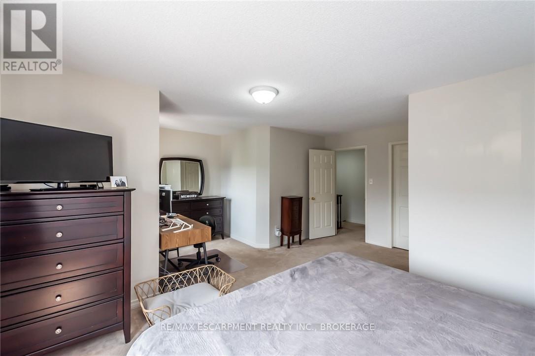 Photo 37 of 34 Elderberry Avenue, Grimsby ON