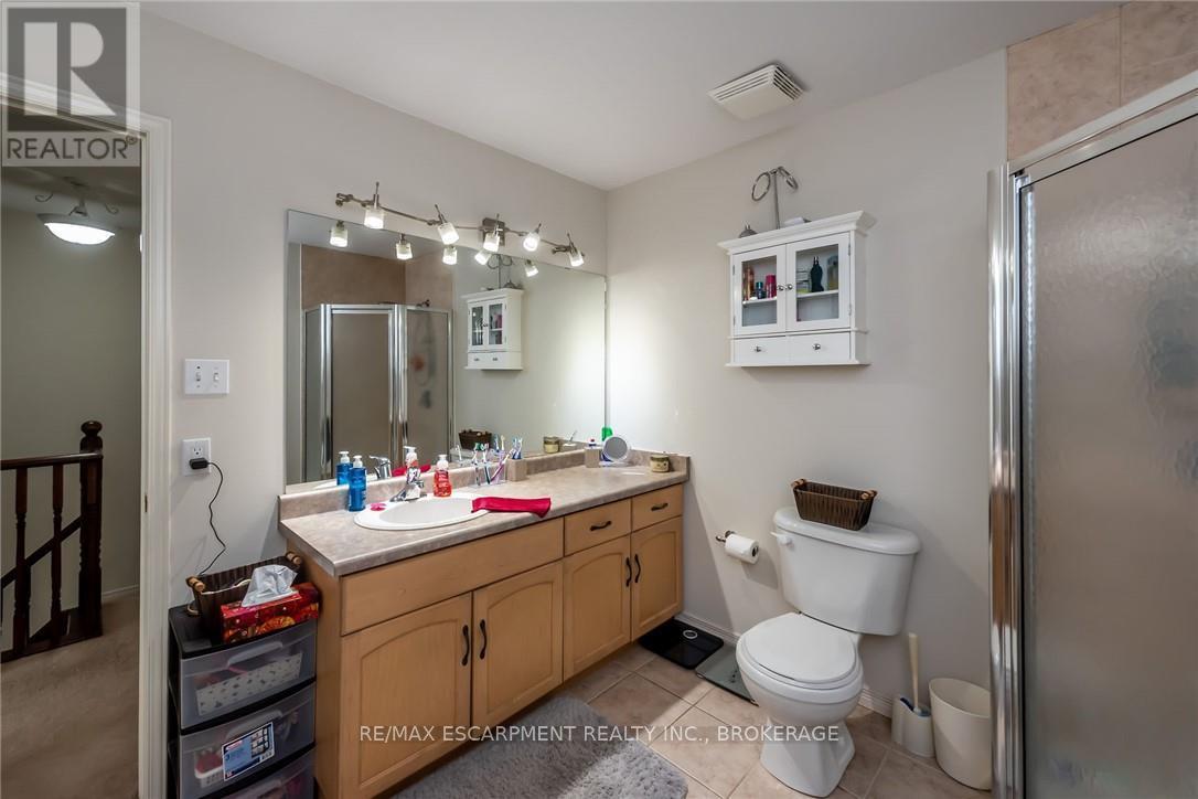 Photo 23 of 34 Elderberry Avenue, Grimsby ON