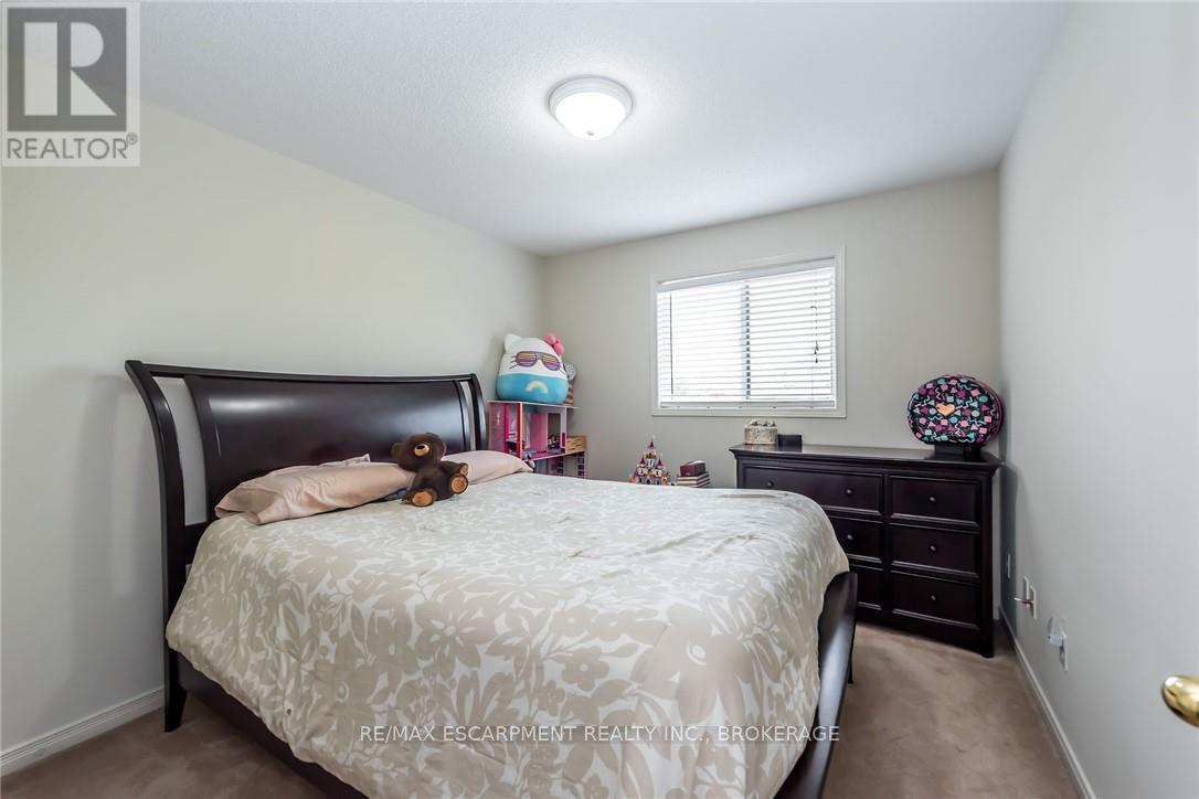 Photo 19 of 34 Elderberry Avenue, Grimsby ON
