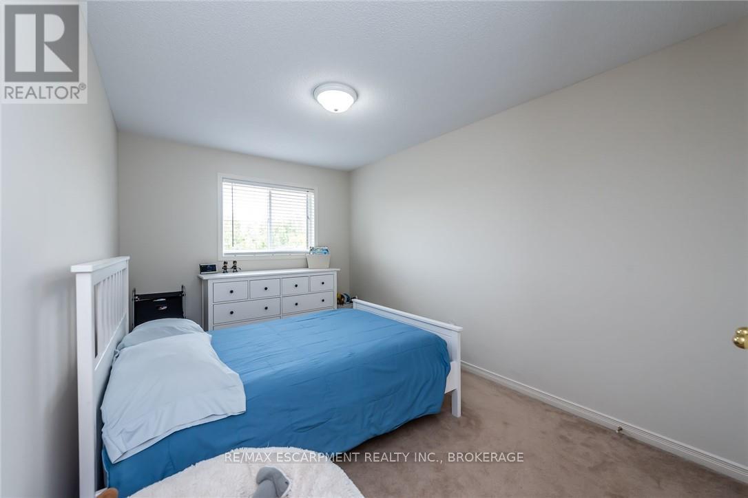 Photo 26 of 34 Elderberry Avenue, Grimsby ON