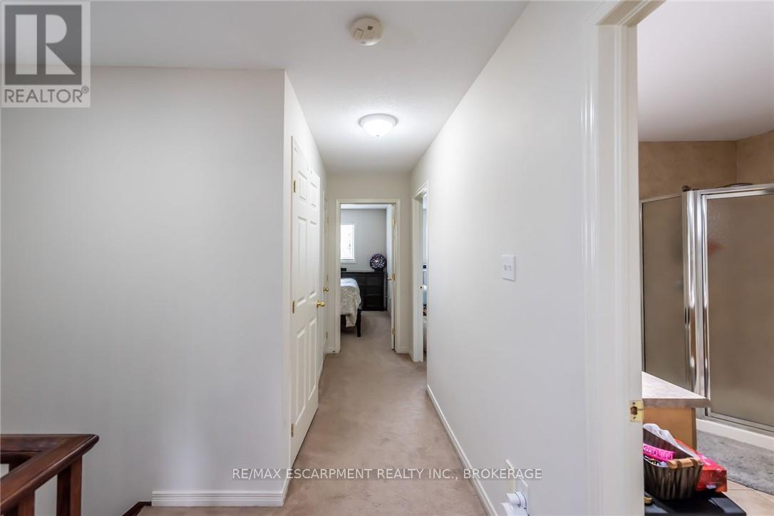 Photo 27 of 34 Elderberry Avenue, Grimsby ON