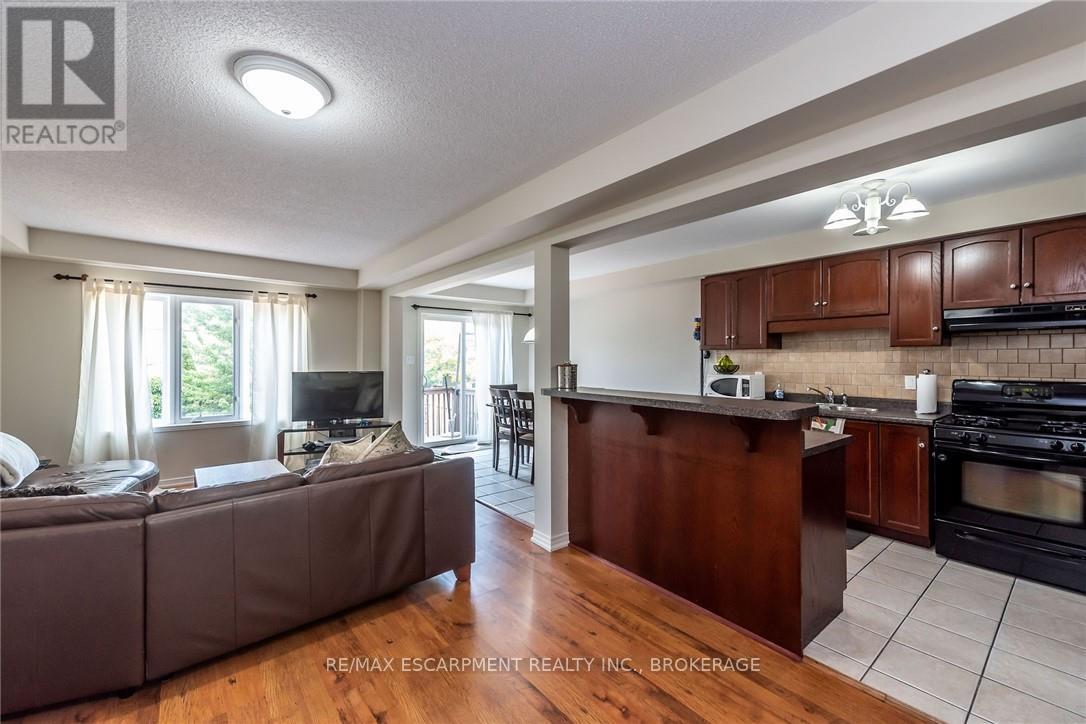 Photo 30 of 34 Elderberry Avenue, Grimsby ON