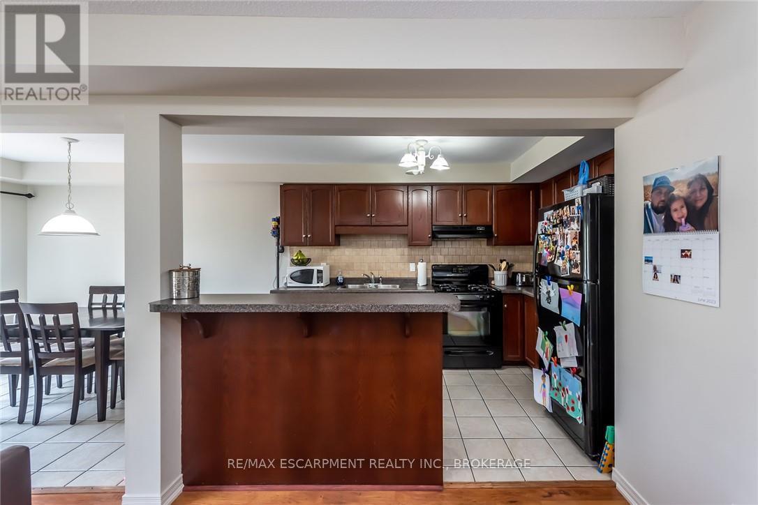 Photo 16 of 34 Elderberry Avenue, Grimsby ON