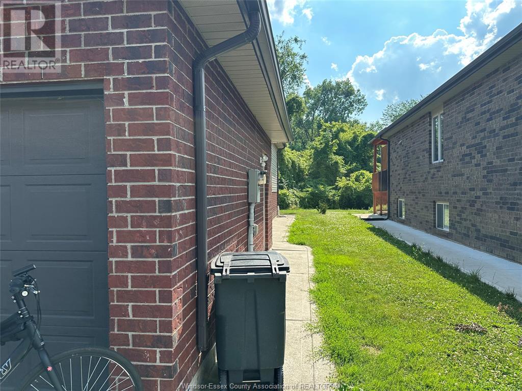 Photo 2 of 2365 Glenwood Unit Lower, Windsor ON