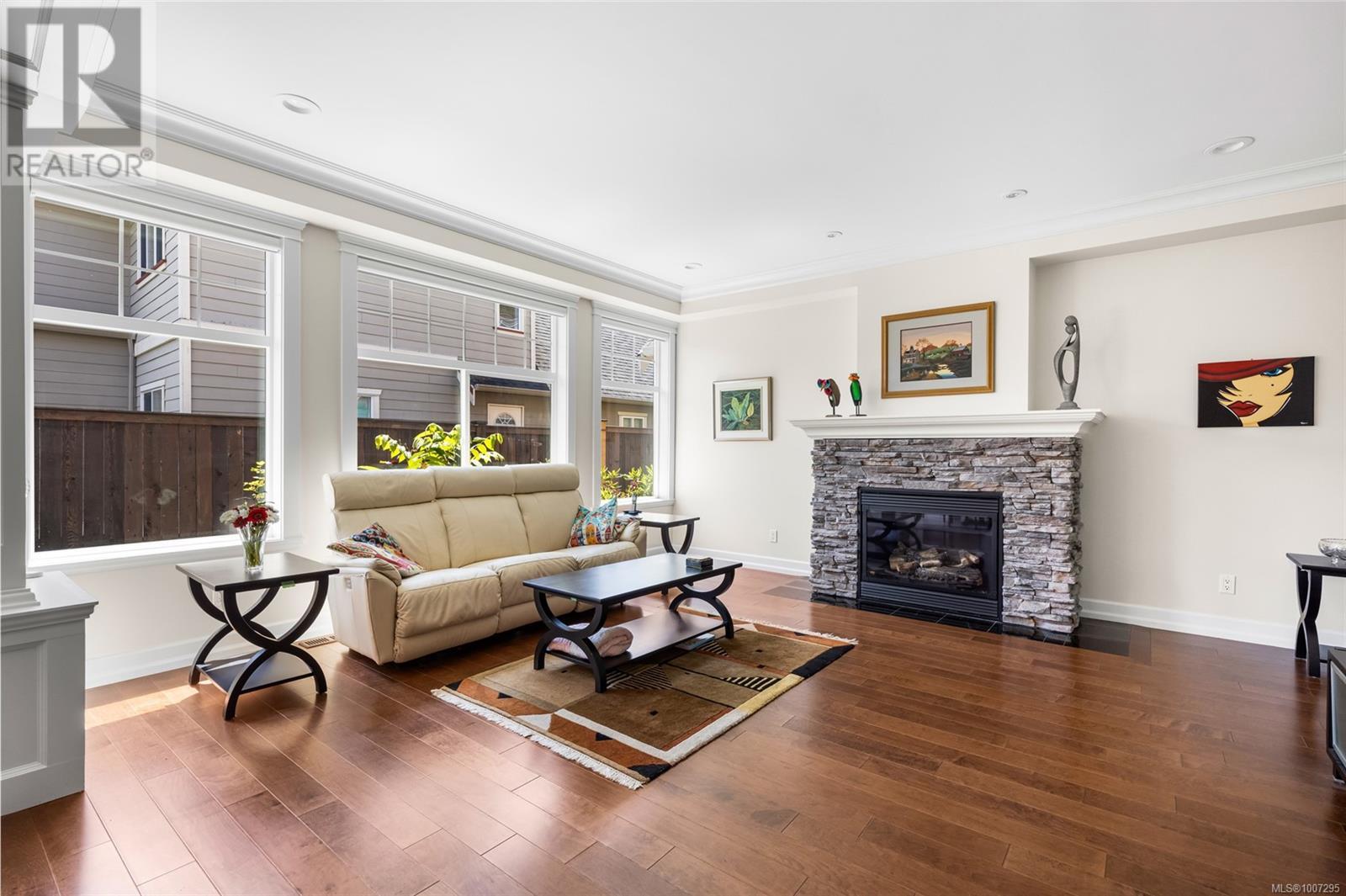 Photo 5 of 4973 La Quinta Pl, Saanich BC