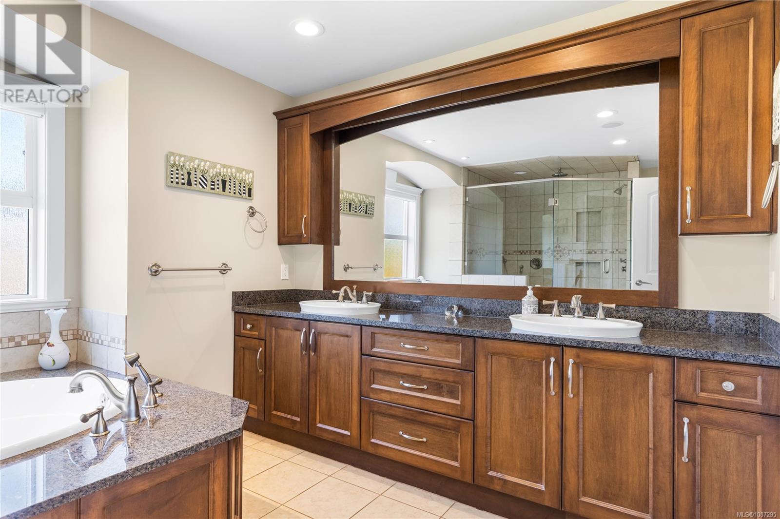 Photo 3 of 4973 La Quinta Pl, Saanich BC