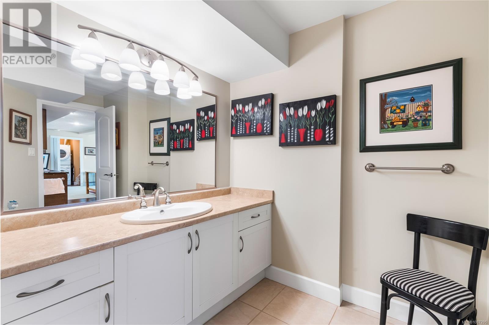 Photo 10 of 4973 La Quinta Pl, Saanich BC