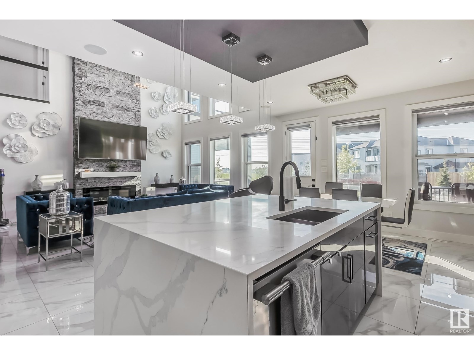 Photo 10 of 1448 25 St Nw, Edmonton AB