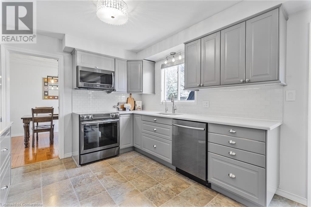 Photo 12 of 5 Kintyre Court, Caledonia ON
