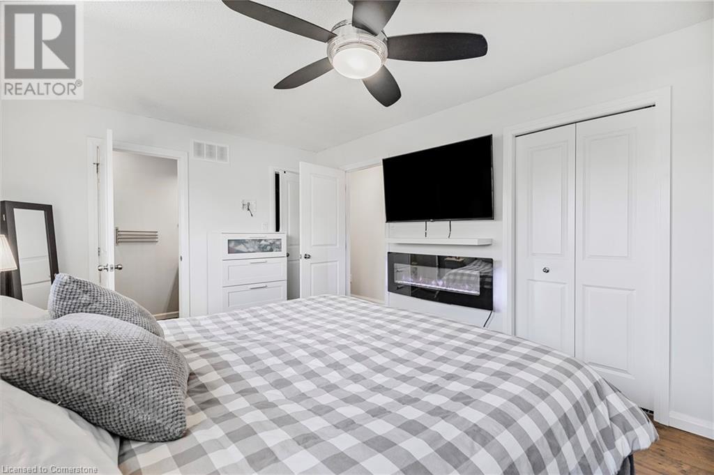 Photo 20 of 5 Kintyre Court, Caledonia ON