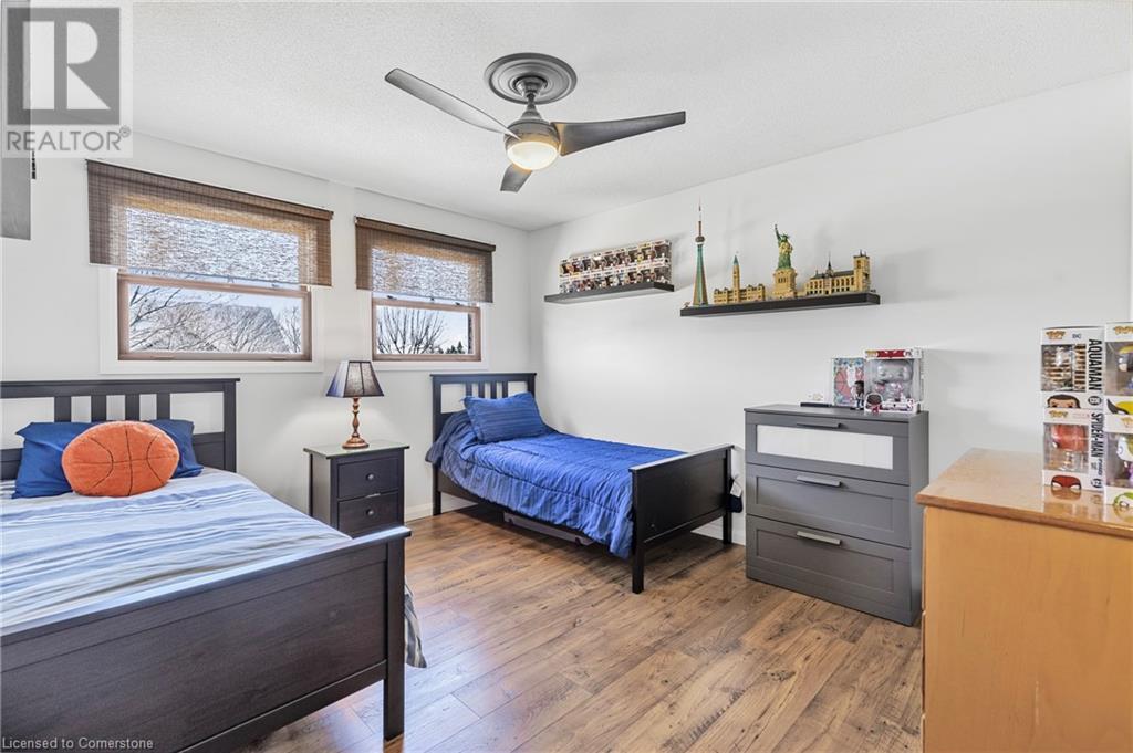 Photo 31 of 5 Kintyre Court, Caledonia ON