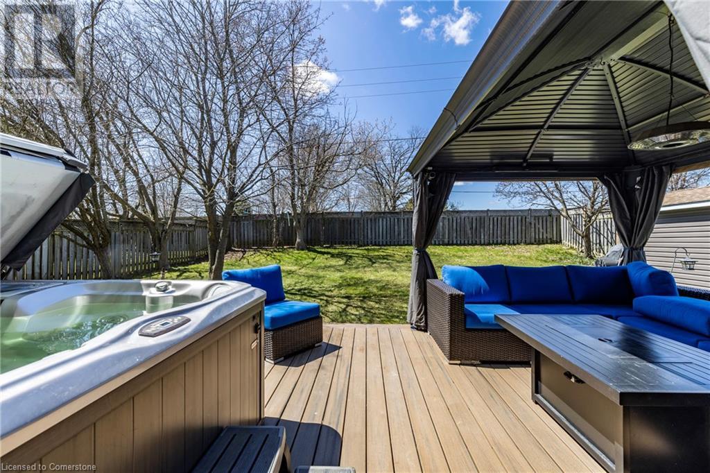Photo 18 of 5 Kintyre Court, Caledonia ON