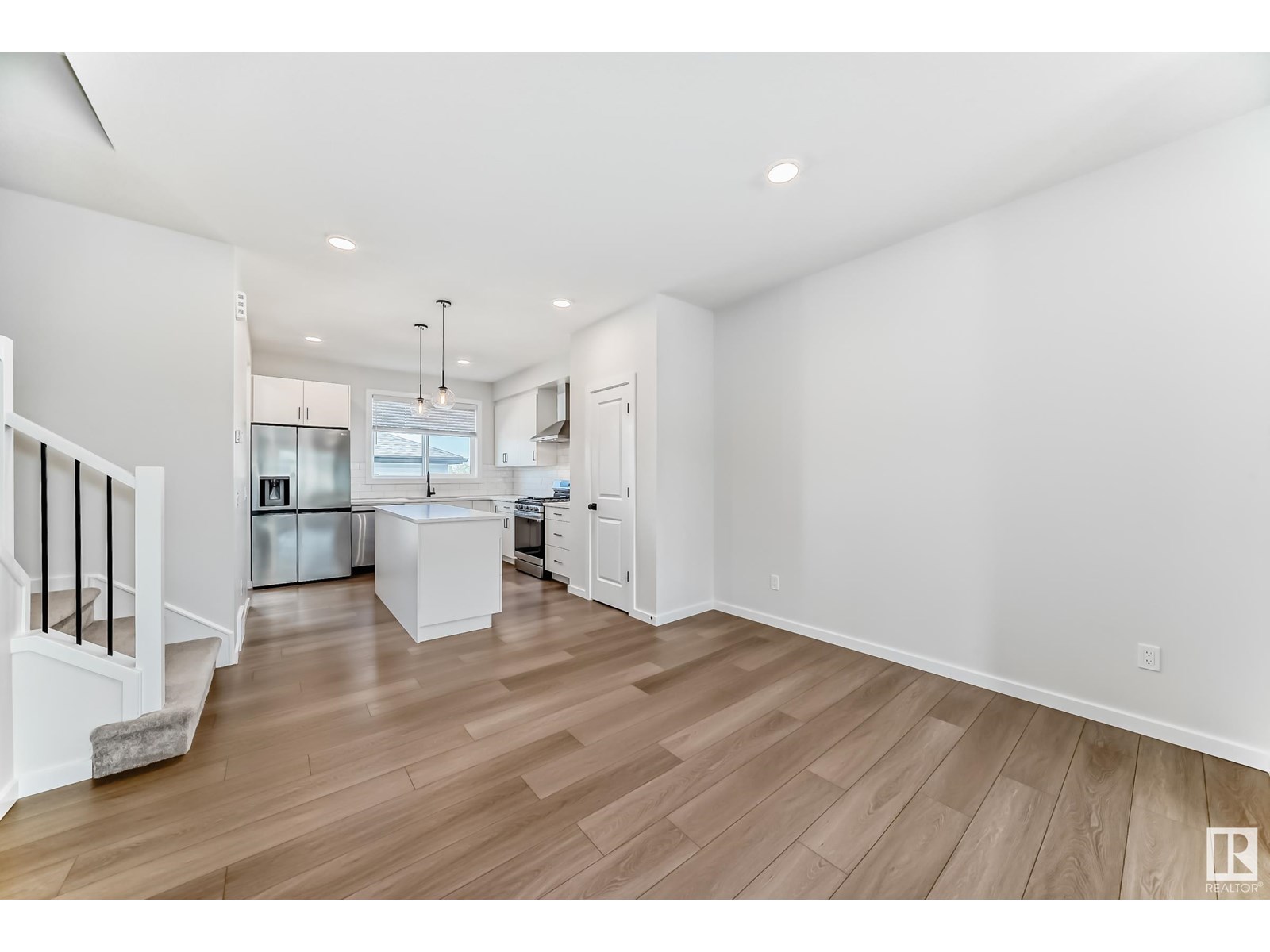 Photo 6 of 7018 54 Av, Beaumont AB