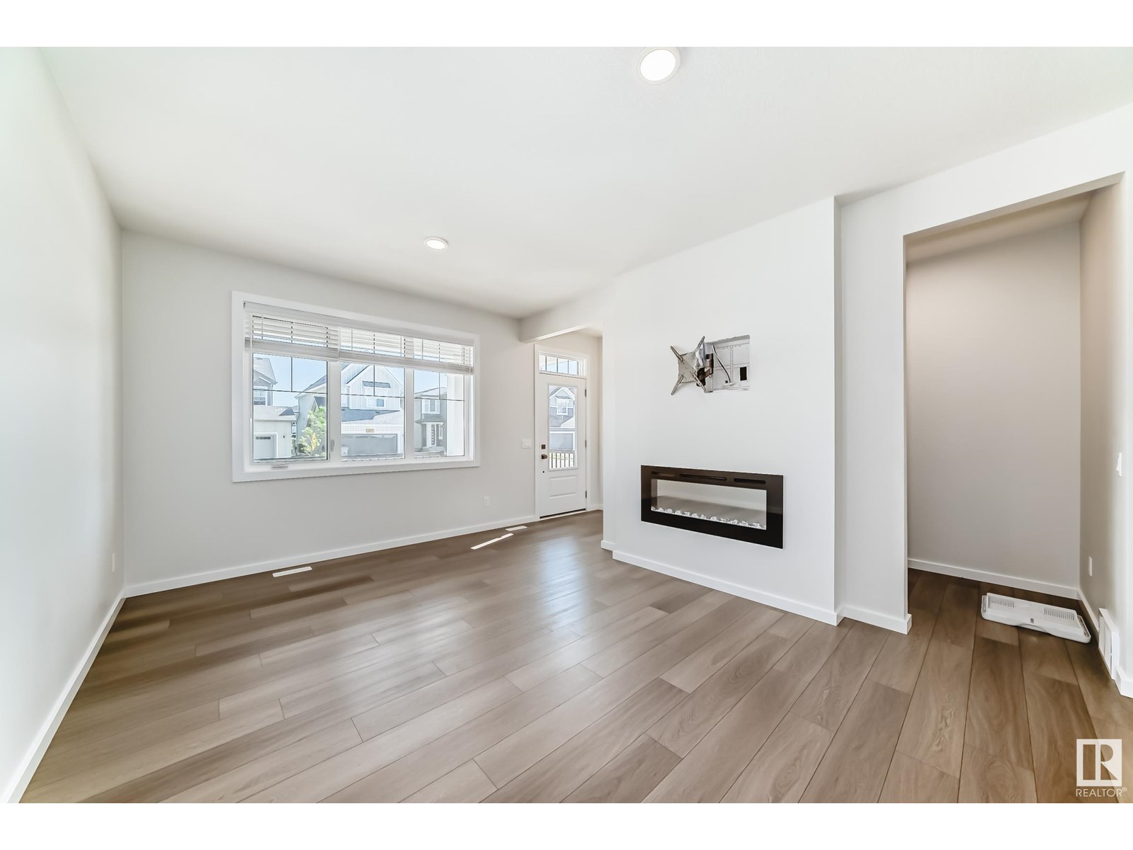 Photo 8 of 7018 54 Av, Beaumont AB