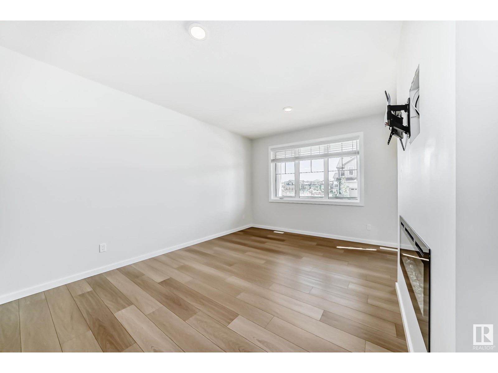 Photo 9 of 7018 54 Av, Beaumont AB