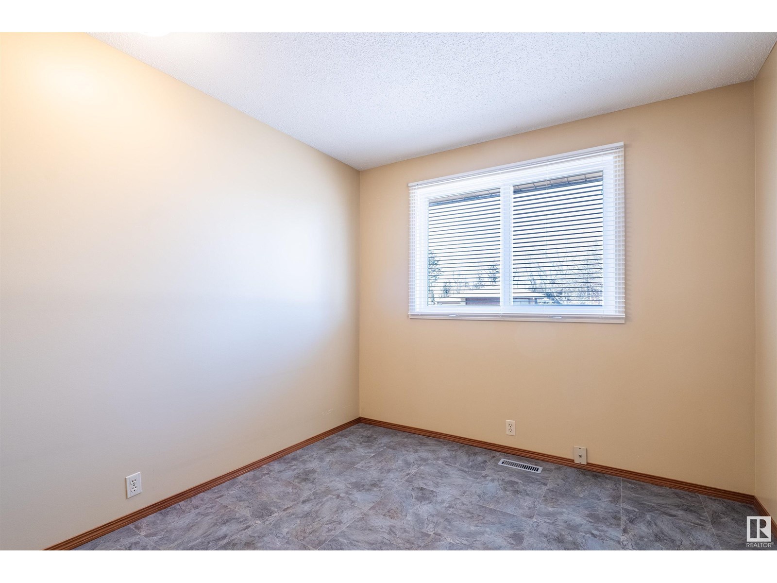 Photo 34 of 2667 89 St Nw, Edmonton AB