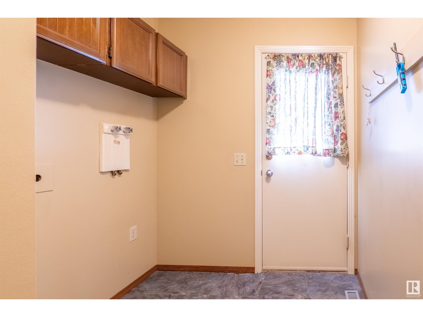 Photo 27 of 2667 89 St Nw, Edmonton AB