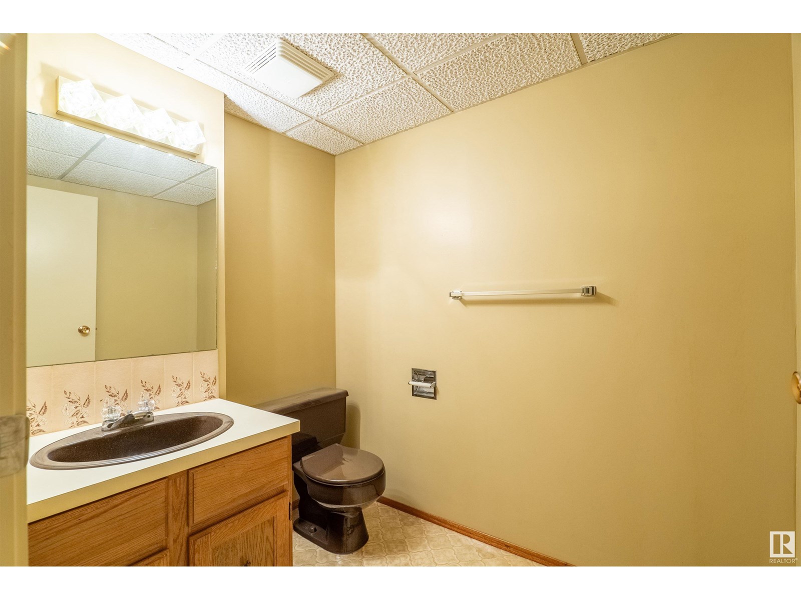Photo 5 of 2667 89 St Nw, Edmonton AB