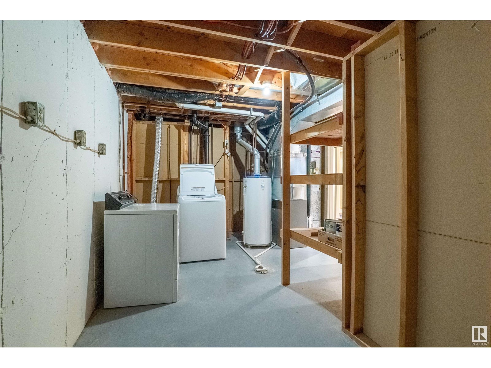 Photo 36 of 2667 89 St Nw, Edmonton AB