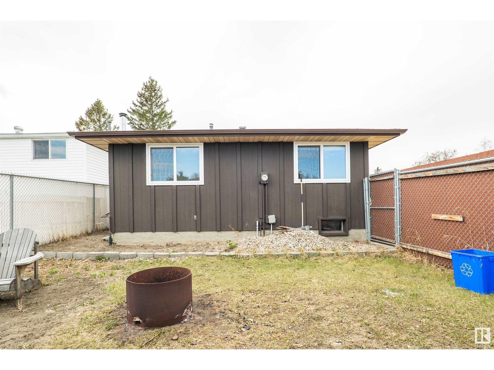 Photo 4 of 2667 89 St Nw, Edmonton AB