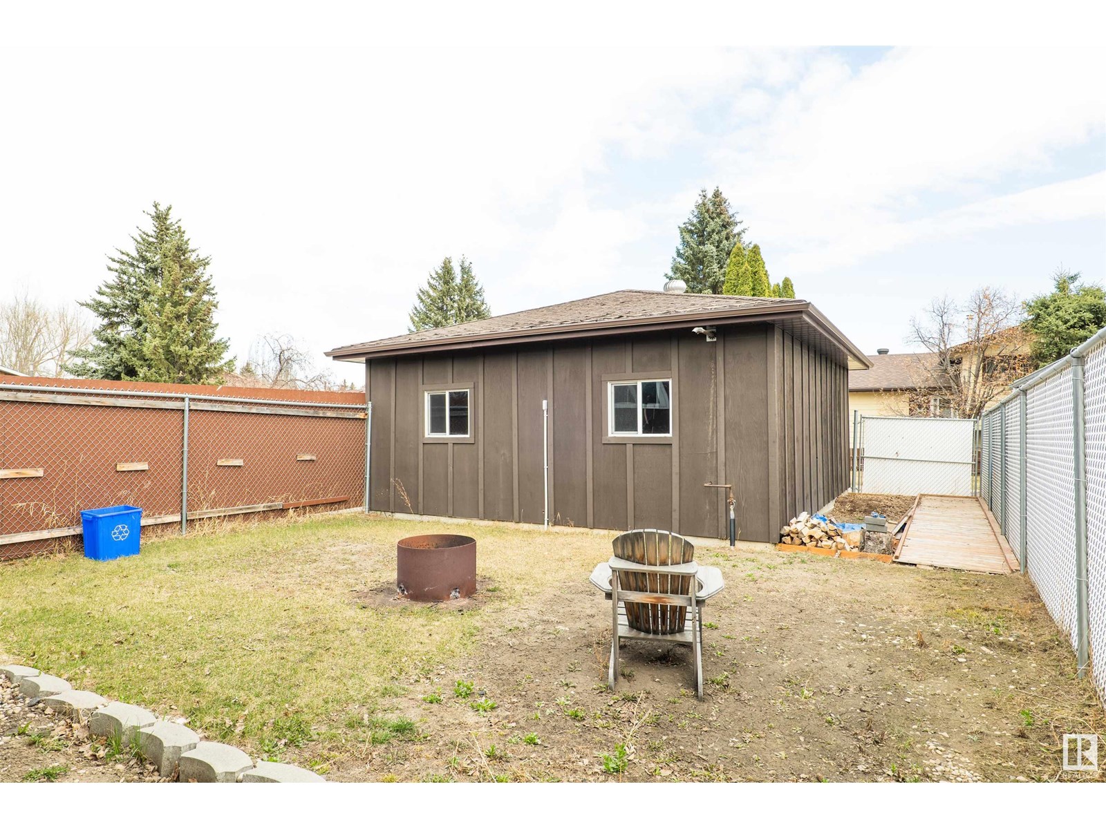 Photo 15 of 2667 89 St Nw, Edmonton AB