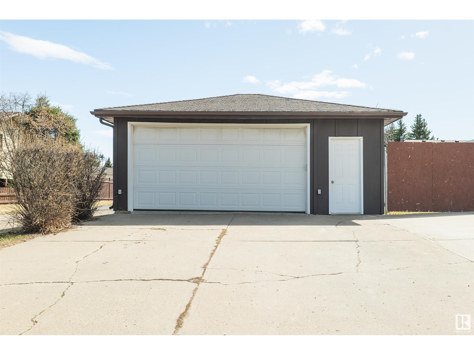 Photo 20 of 2667 89 St Nw, Edmonton AB