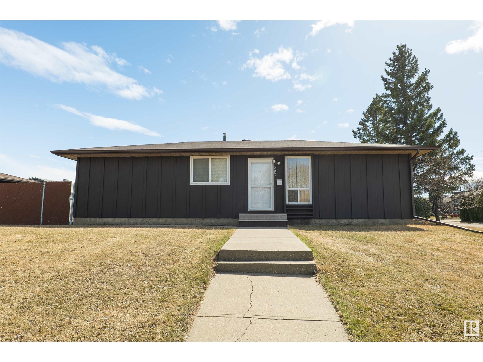 Photo 37 of 2667 89 St Nw, Edmonton AB