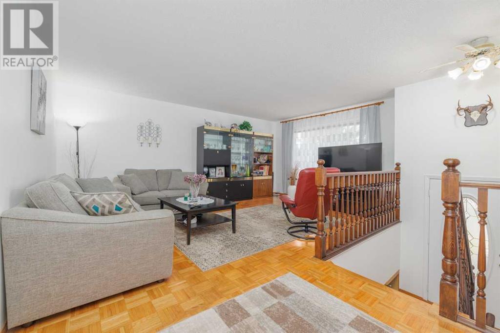 Single Family House Bi-level for Sale in  Dovely Place SE Dover Calgary 