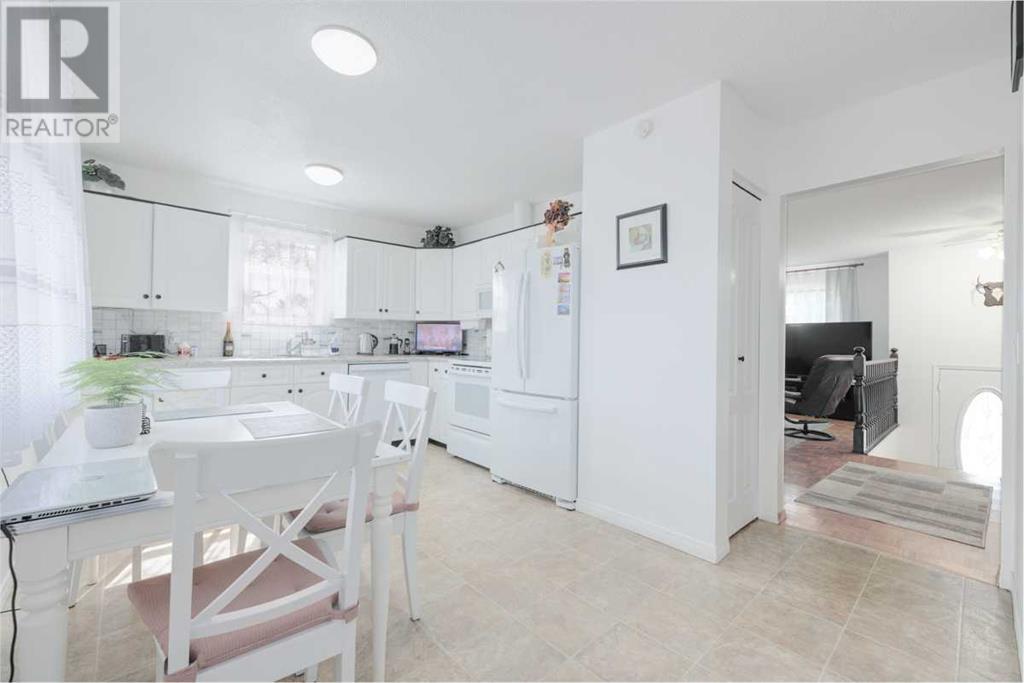 Single Family House Bi-level for Sale in  Dovely Place SE Dover Calgary 