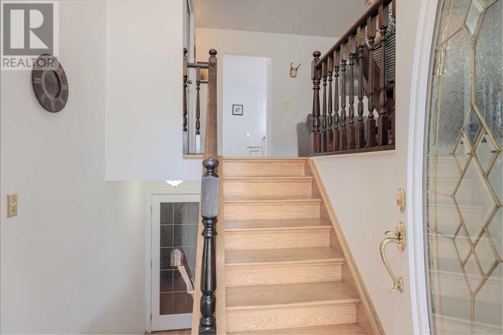 Single Family House Bi-level for Sale in  Dovely Place SE Dover Calgary 