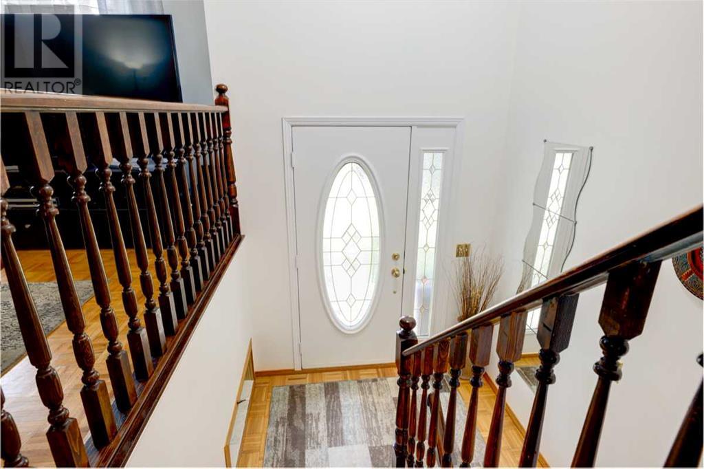 Single Family House Bi-level for Sale in  Dovely Place SE Dover Calgary 