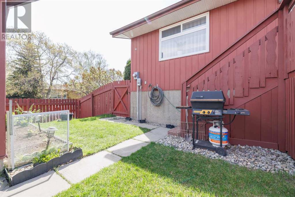 Single Family House Bi-level for Sale in  Dovely Place SE Dover Calgary 