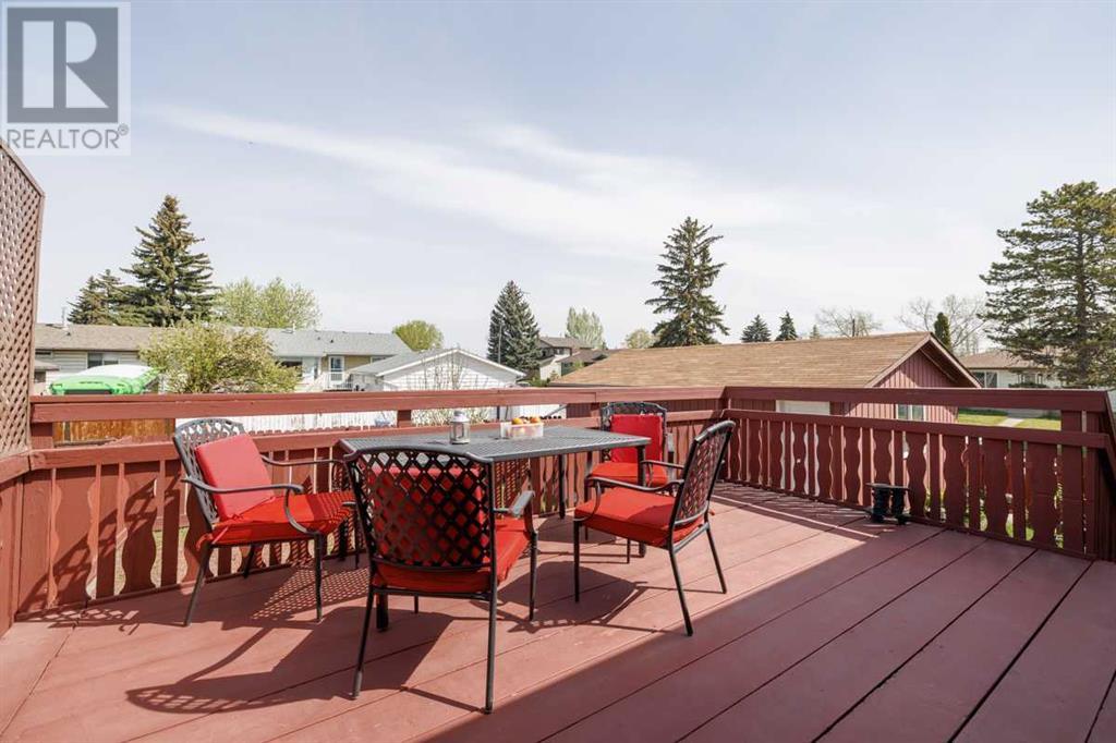 Single Family House Bi-level for Sale in  Dovely Place SE Dover Calgary 