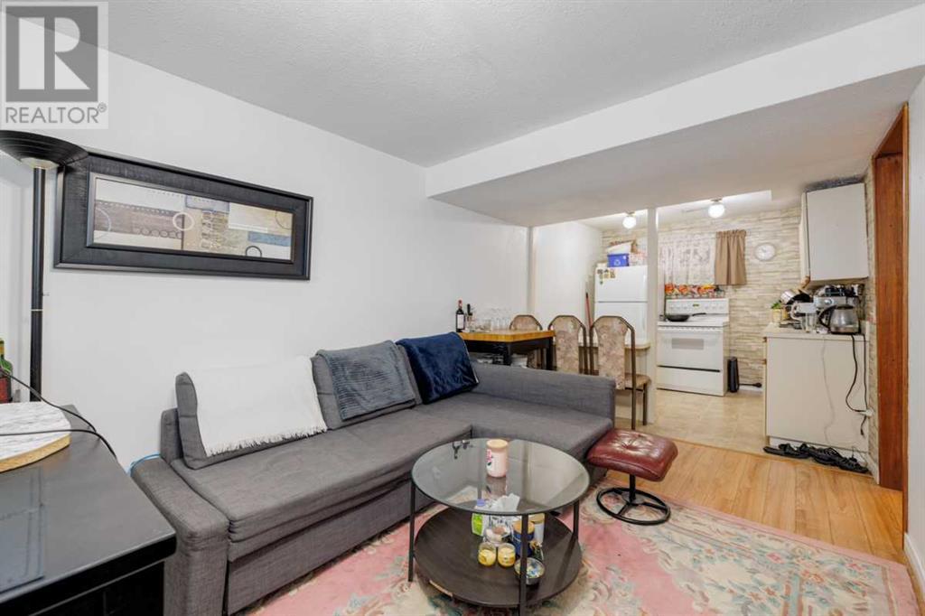 Single Family House Bi-level for Sale in  Dovely Place SE Dover Calgary 