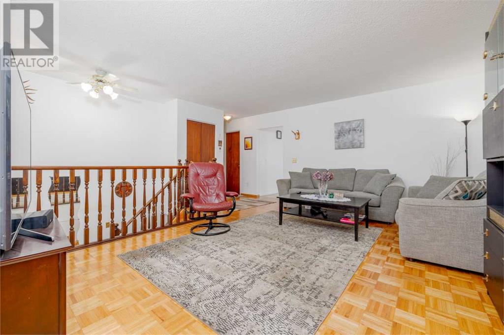 Single Family House Bi-level for Sale in  Dovely Place SE Dover Calgary 