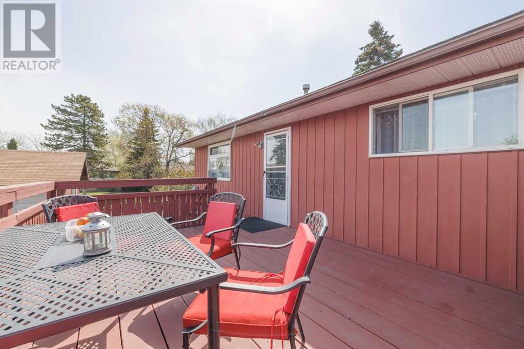 Single Family House Bi-level for Sale in  Dovely Place SE Dover Calgary 