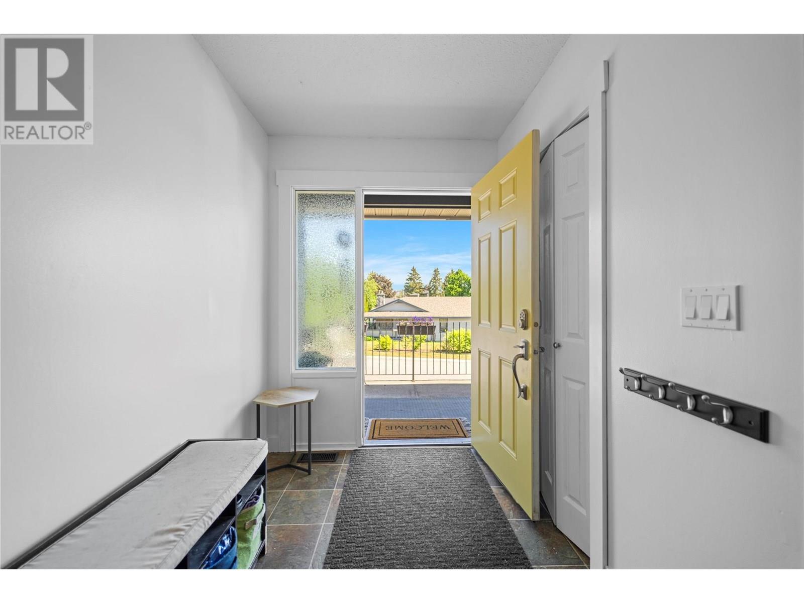 Photo 3 of 593 Braemar Drive, Kamloops BC